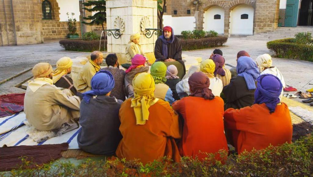 أناقة العلماء.. أبو حنيفة يرتدي ثوبا بـ5000 دولار ويُعرف بعطره وتركة مالك تتضمن 500 زوج حذاء و100 عمامة