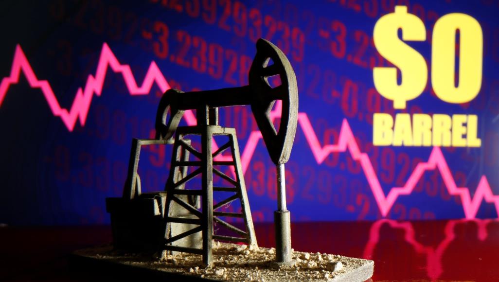 كيف أوصل المضاربون أسعار النفط الأميركي إلى ما دون الصفر؟ أسعار النفط الأميركي هبطت لأول مرة بالتاريخ إلى ناقص 37 دولارا (رويترز)