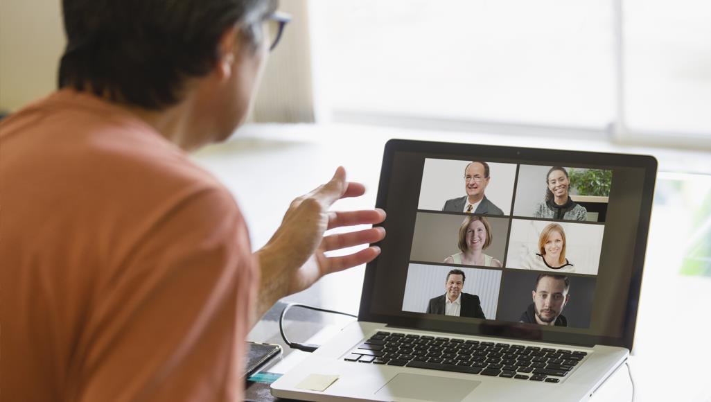 من آداب العمل عن بعد.. كيف تكون زميلا جيدا خلال أزمة كورونا؟ خلال أزمة كورونا علينا التركيز على تقديم خدمات إنسانية لمن نعمل معهم (غيتي)