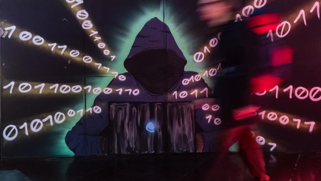 مستغلين أزمة النفط.. قراصنة محترفون يستهدفون القطاع بحملة تجسس متقنة الحملة الأخيرة تتميز بإتقانها حيث استخدمت معلومات حقيقية في مجال صناعة النفط والغاز (غيتي)