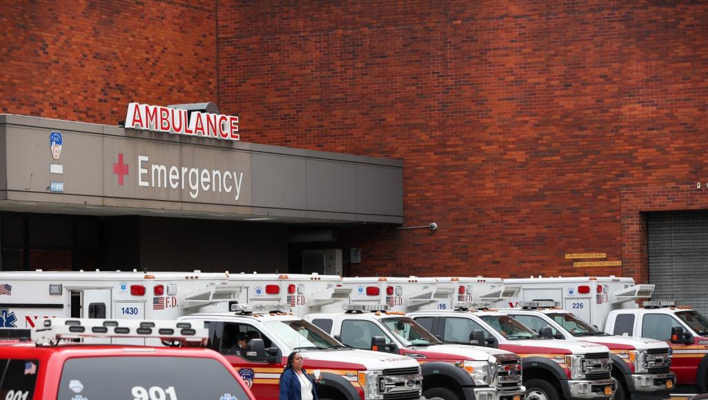 إصابات كورونا تتجاوز مليونين ونصف المليون.. ودول أوروبية وعربية تبدأ تخفيف قيود الحركة الولايات المتحدة تتصدر دول العالم من حيث عدد ضحايا كورونا (الأناضول)