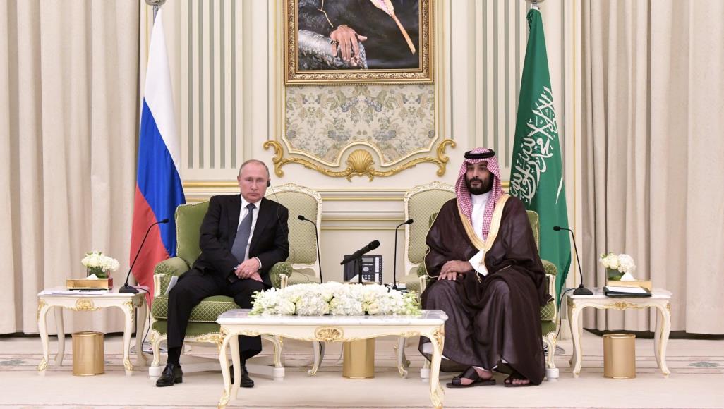 موقع بريطاني: مشادة كلامية بين بوتين وبن سلمان سبقت حرب أسعار النفط الخلاف الشديد بين السعودية وروسيا بشأن إنتاج النفط بدد شهورا من الدبلوماسية الهادئة بين الطرفين (رويترز)