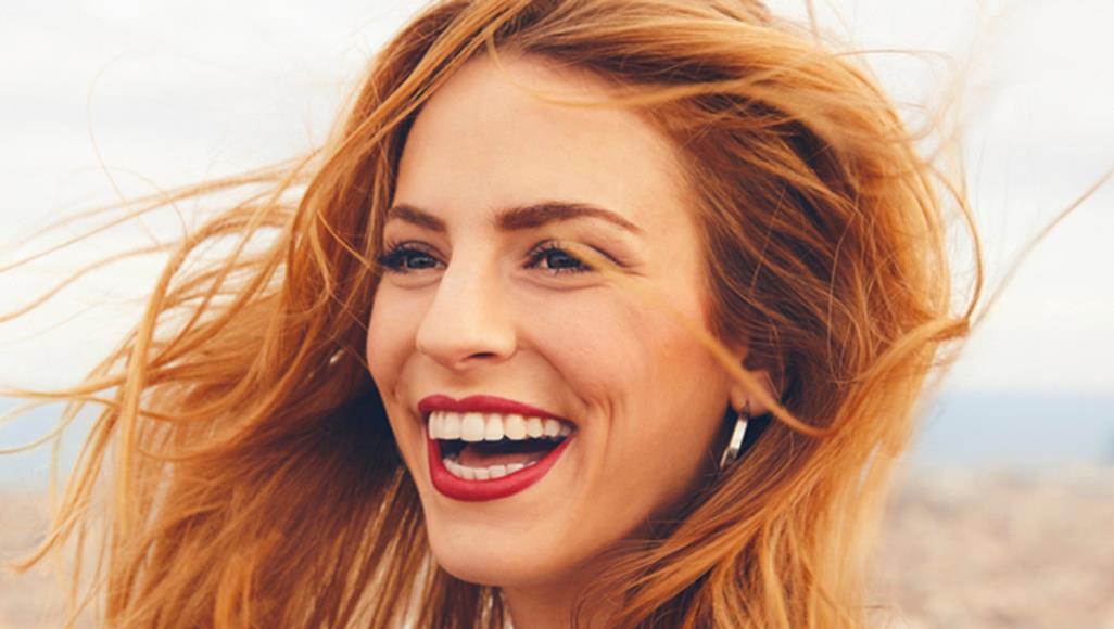 بعد أن أغلق كورونا صالونات التجميل.. نصائح لصبغ شعرك في المنزل يجب اختيار لون فاتح إذ سيكون من الأسهل دائما جعل اللون داكنا بدلا من تفتيحه (الألمانية)