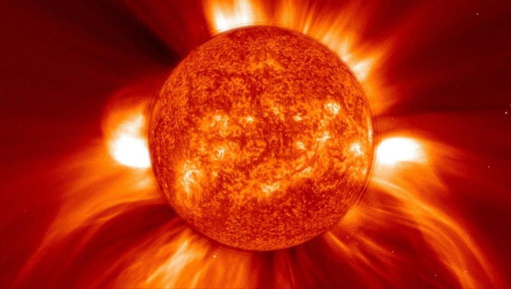 لماذا لا تبرد الرياح الشمسية قبل وصولها إلى الأرض؟ عندما تطرد الشمس البلازما على شكل رياح شمسية، فإنها لا تبرد أثناء تمددها في الفضاء بالقدر المتوقع (بيكساباي)