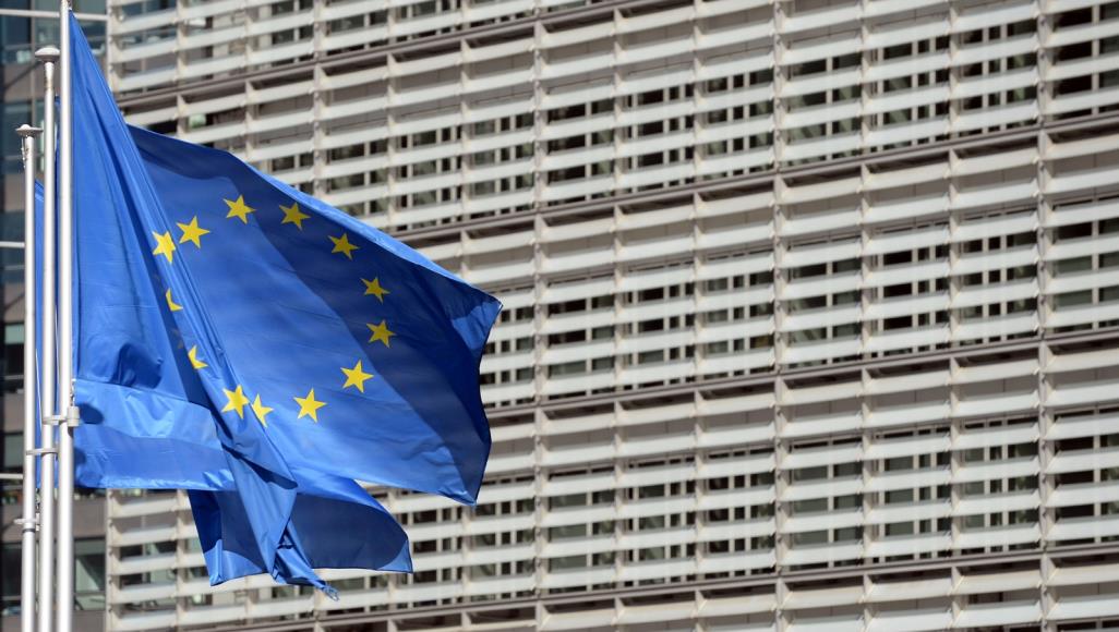 عبر الفيديو.. قمة أوروبية لبحث خطة إنقاذ مالية ضد تداعيات كورونا يتَوقع أن يقرّ قادة الاتحاد خطة إنقاذ قصيرة المدى بقيمة تصل إلى نحو 585 مليار دولار (رويترز)