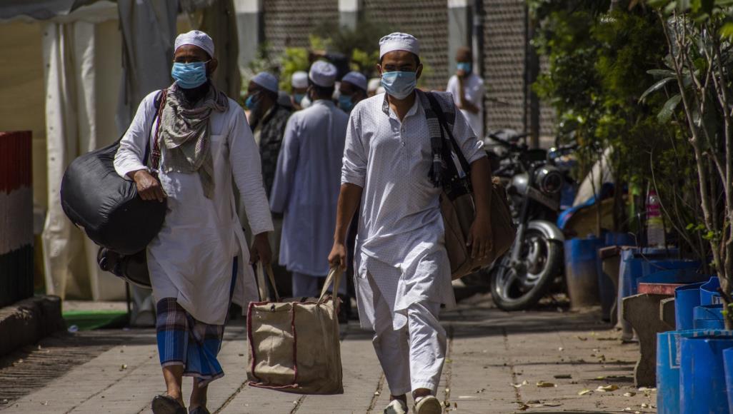 لوموند: على خلفية كورونا.. فيروس الكراهية والريبة تجاه المسلمين ينتشر في الهند تجمع لجماعة التبليغ بالعاصمة الهندية متهم بالوقوف وراء نشر عدوى كورونا بين العديد من الهنود (غيتي)