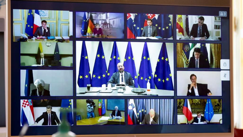 كورونا.. قادة أوروبا يبحثون خطة إنقاذ اقتصادي وبريطانيا تبدأ أولى التجارب لإنتاج لقاح شاشة للاتصال المرئي تظهر مجموعة من القادة الأوروبيين المشاركين في قمة اليوم (رويترز)