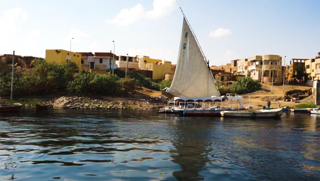 نوبيون في مصر يحيون لغتهم الأم ويحنّون لأرض الأجداد نهر النيل منح الإنسان النوبي الزراعة والصيد والاتصال بالعالم (الجزيرة)