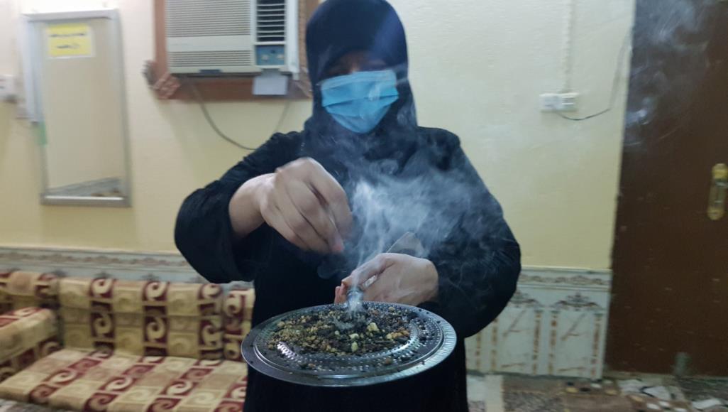 حرمل وبخور في الناصرية "لحفظ البيت" (الجزيرة)