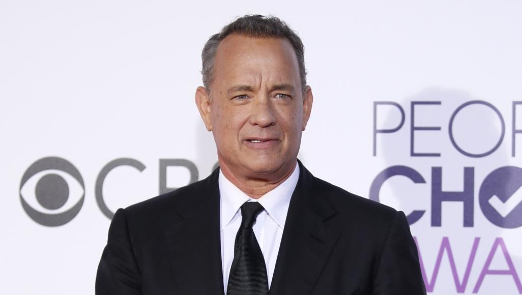 توم هانكس يرسل آلة كاتبة لصبي أسترالي تعرض للتنمر لأن اسمه "كورونا" الصبي كتب إلى هانكس يقول: سمعت في الأخبار أنك وزوجتك أصبتما بفيروس كورونا.. هل أنتما بخير؟ (رويترز)