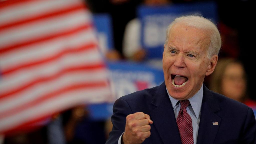 بايدن يتوقع أن يحاول ترامب تأجيل الانتخابات بايدن قال لأنصاره إنه متحمس لمناظرة دونالد ترامب (رويترز)