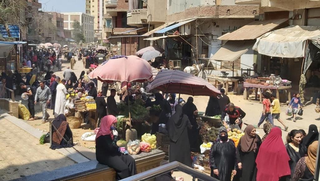 الياميش يهزم كورونا.. مصريون يتزاحمون لشراء مستلزمات رمضان تزاحم في الأسواق المصرية لشراء مستلزمات شهر رمضان