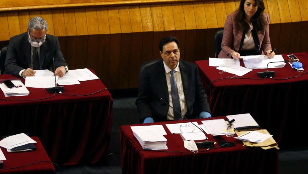 ماذا يحدث في لبنان؟.. دياب يهاجم حاكم المصرف المركزي ويتحدث عن تحركات مريبة بالسوق السوداء دياب طالب حاكم المصرف المركزي بالخروج للشعب وتفسير ما يحدث (رويترز)