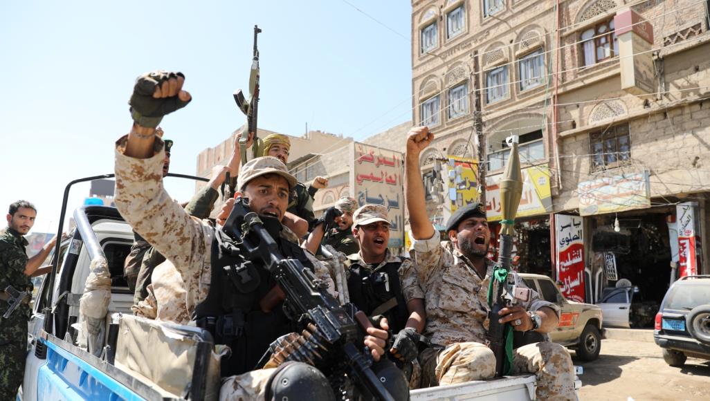 ردا على تمديد وقف إطلاق النار شهرا.. الحوثيون: لا هدنة في اليمن بل تصعيد مددته السعودية مقاتلون تابعون للحوثيين في صنعاء (رويترز)