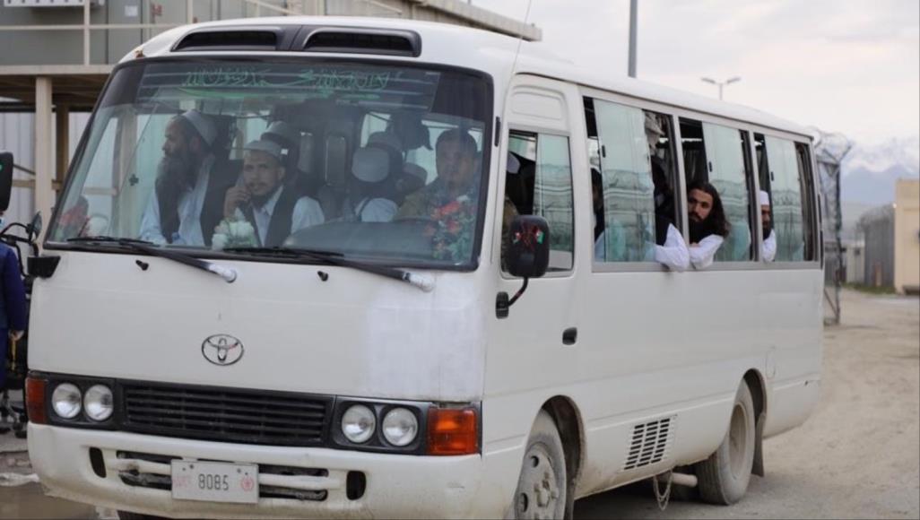 طالبان ترفض دعوة الحكومة الأفغانية لوقف إطلاق النار في رمضان الحكومة الأفغانية أفرجت عن مئات الأسرى من طالبان على دفعات (الأناضول)