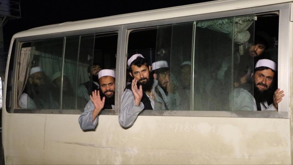 واشنطن اعتبرتها خطوة مهمة.. كابل تفرج عن 100 عنصر آخر من طالبان السلطات الأفغانية حصلت على تعهد من المفرج عنهم بعدم العودة للقتال بصفوف طالبان (الأناضول)