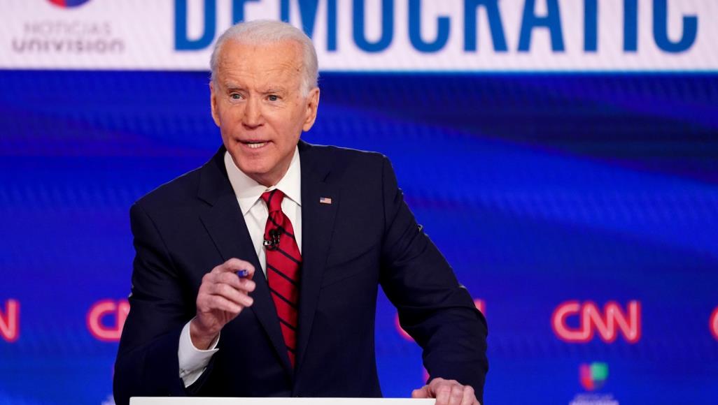 جو بايدن: خطتي للقضاء على كورونا ورفع الإغلاق عن أميركا بشكل آمن بايدن: الدرس المستخلص من الأزمة هو أن فشل الإدارة في التخطيط والتحضير وتقييم المخاطر قد أدى إلى نتائج كارثية (رويترز)