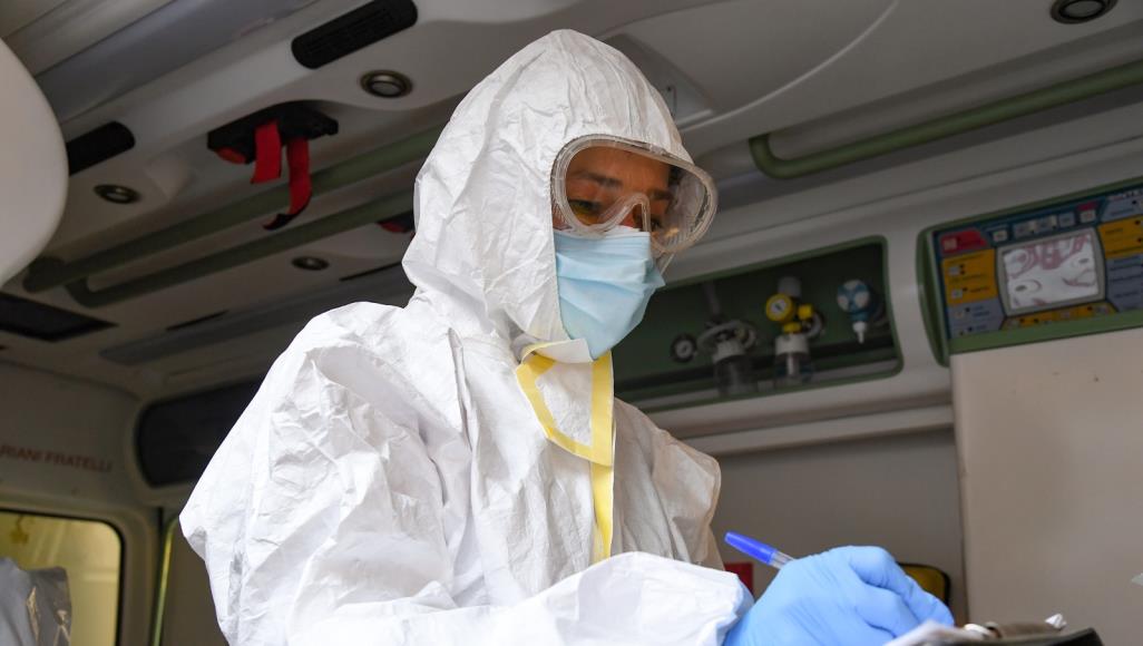 إصابات كورونا تقارب 3 ملايين.. أسبوع أوروبي حاسم والصين تعلن قائمة ممنوعات ودول عربية تخفف الحجر إيطاليا من بين الدول التي تستعد لتخفيف إجراءات الإغلاق الصارمة (الأناضول)