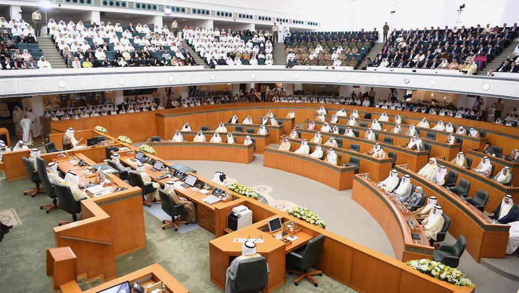 كورونا يعيد فتح ملف المصالحة السياسية وعودة المحكومين للكويت سياسيون كويتيون يقولون إن إعادة النشطاء والبرلمانيين ستكون مدخلا لطي صفحة الاختلافات السياسية بالبلاد (الجزيرة)