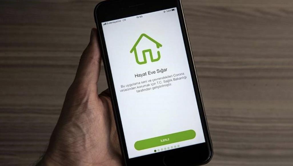 "البيت يتسع للحياة".. وسيلة تركيا لتعقب المصابين بكورونا تطبيق "البيت يتسع للحياة" يوفر للمواطنين خدمة إرسال إشعارات لهم، تعلمهم بمستوى خطورة البيئة التي يوجدون فيها (مواقع التواصل)