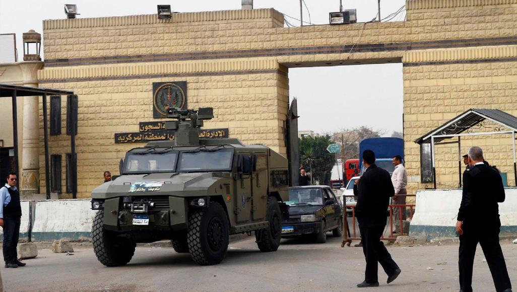 صحيفة إسبانية: السجون المصرية ثقب أسود في زمن كورونا تتزايد الأصوات التي تطالب بالإفراج عن السجناء لتفادي مأساة داخل سجون البلاد مع تزايد حالات العدوى بفيروس كورونا (مواقع التواصل)