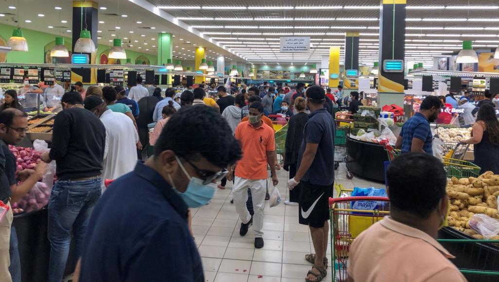 الإمارات تضغط على الدول لإعادة مواطنيها الذين فقدوا وظائفهم في الظروف الحالية (رويترز)