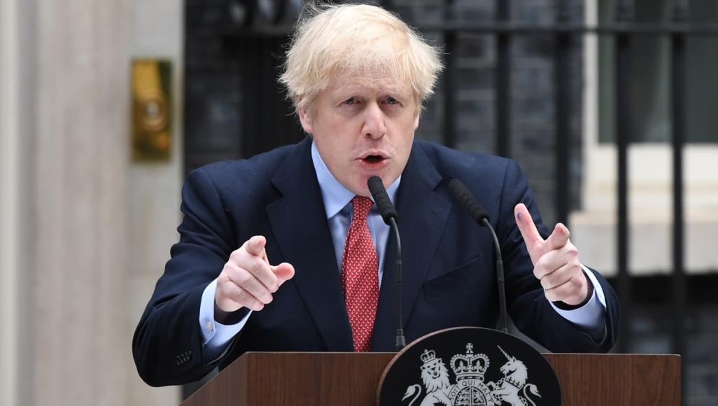 بعد تعافيه من الفيروس.. جونسون يعود لمواجهة ملفات كورونا الحارقة جونسون قال إن أي استعجال في تخفيف إجراءات العزل سيؤدي إلى موجة ثانية من عدوى فيروس كورونا (غيتي)