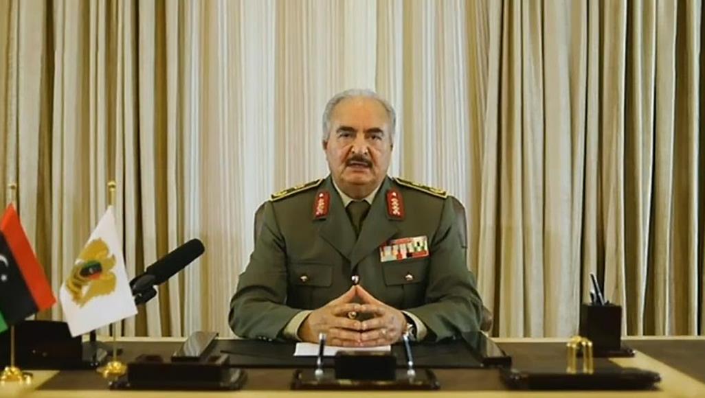 بعد انقلابه على اتفاق الصخيرات.. هل يكون حفتر "سيسي" ليبيا الجديد؟ حفتر نصب نفسه حاكما على إدارة شؤون ليبيا (الجزيرة)