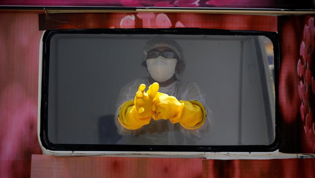 ليبيا.. قوات الوفاق تقصف رتلا عسكريا وذخائر لحفتر جنوبي طرابلس قوات الوفاق سيطرت قبل أيام على مدينتي صبراتة وصرمان ومناطق أخرى غرب البلاد (الأناضول)