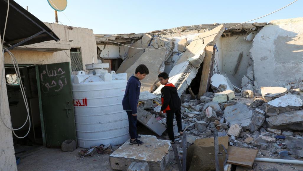 قوات حكومة الوفاق الليبية تشن هجمات بالشريط الساحلي وتسيطر على صرمان هجمات قوات حفتر لم تتوقف رغم النداءات الدولية لوقف الحرب والتركيز على مواجهة فيروس كورونا (رويترز)