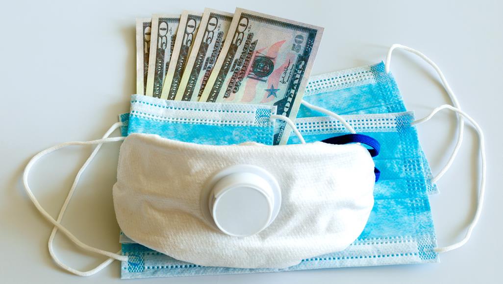 الصحة أم الاقتصاد؟.. المعادلة الأكثر تعقيدا في عصر كورونا والإغلاق الشامل نجاح البلدان في فتح اقتصاداتها بعد أزمة كورونا يتطلب السيطرة على الفيروس بالنصف الثاني من السنة الجارية (غيتي)