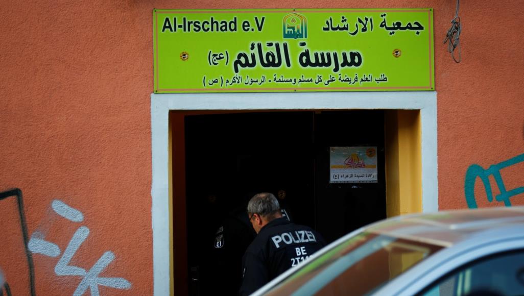 ألمانيا تحظر حزب الله اللبناني وتصنفه منظمة إرهابية مداهمة مقر جمعية وسط برلين يعتقد بارتباطها بحزب الله (رويترز)