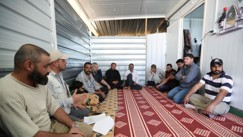 فاقم معاناتهم في رمضان.. كورونا يعتصر اللاجئين السوريين بالأردن اللاجئون السوريون بالأردن تضاعفت معاناتهم مع أزمة كورونا وحلول شهر رمضان (رويترز)