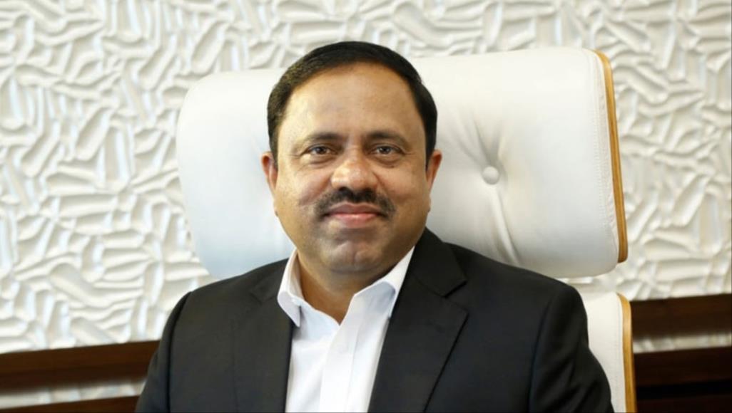 دبي.. رجل أعمال هندي شهير ينتحر بالقفز من أحد الأبراج جوي أركال ينحدر من منطقة كيرلا جنوبي الهند وكان من أغنى رجال الأعمال الهنود في الإمارات (الصحافة الهندية)