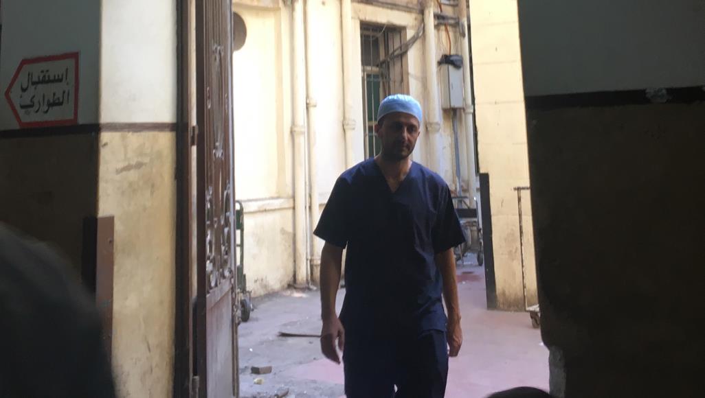 نتائج خطيرة وتفشي كورونا.. نقابة أطباء مصر تحذر من قرار حكومي تجاه الفرق الطبية أطباء مصر يخوضون مواجهة متواصلة مع فيروس كورونا وسط ضعف الإمكانيات (الجزيرة)