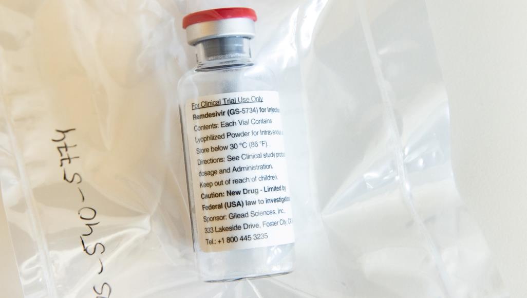 عقار رمديسيفير لكورونا.. ترويج أميركي وتشكيك صيني.. بماذا يختلف عن كلوروكين؟ رمديسيفير طُوّر بداية لمواجهة وباء إيبولا ولكنه لم يعتمد لأي مرض (رويترز)
