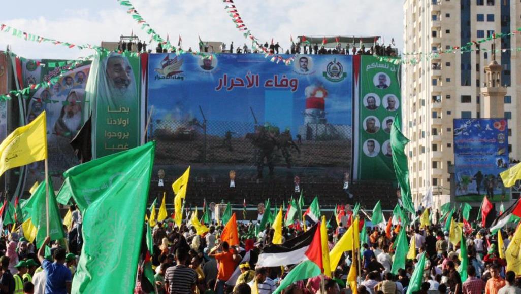 مسؤول بحماس للجزيرة نت: الاحتلال يفاوض نفسه بملف تبادل الأسرى ويتواصل مع وسطاء من احتفالات سابقة في غزة بعد صفقة وفاء الأحرار لتبادل أسرى (الجزيرة-أرشيف)