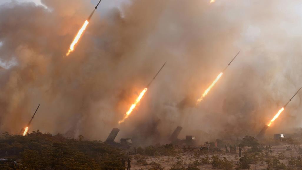 سول: بيونغ يانغ تجري اختبارات جديدة لصواريخ كروز قصيرة المدى تجارب صاروخية سابقة أجرتها كوريا الشمالية العام الماضي (رويترز- أرشيف)