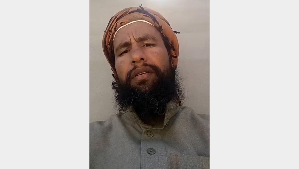 بعد رفضه "التهجير القسري" من قريته.. السلطات السعودية تقتل الحويطي واستنكار على مواقع التواصل الحويطي كان قد نشر فيديوهات توضح موقفه الرافض لما سماه "التهجير القسري" من قريته (مواقع التواصل)