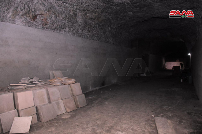 5e664c90423604684305a5b3 شاهد.. الجيش السوري يداهم مقر زعيم