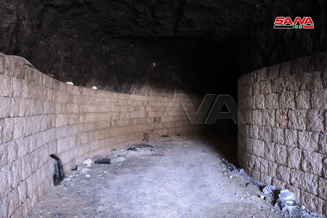 5e664c90423604684305a5b8 شاهد.. الجيش السوري يداهم مقر زعيم