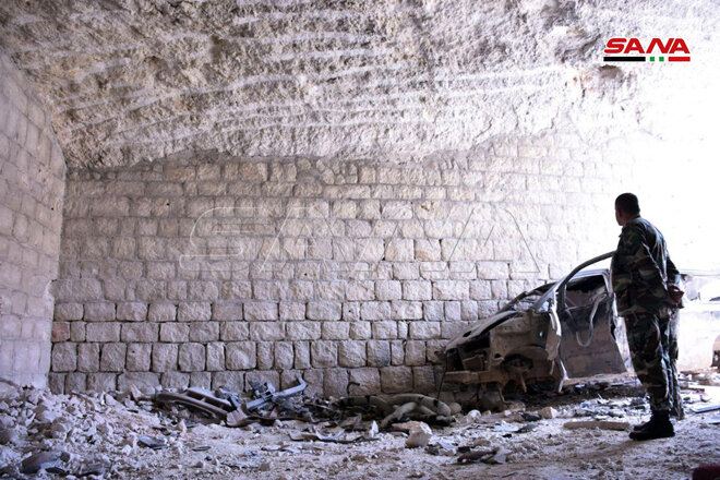 5e664c90423604684305a5b9 شاهد.. الجيش السوري يداهم مقر زعيم