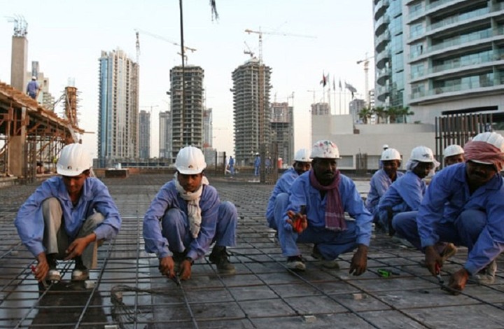 مستقبل غامض يواجه العمال الأجانب بالخليج في ظل كورونا