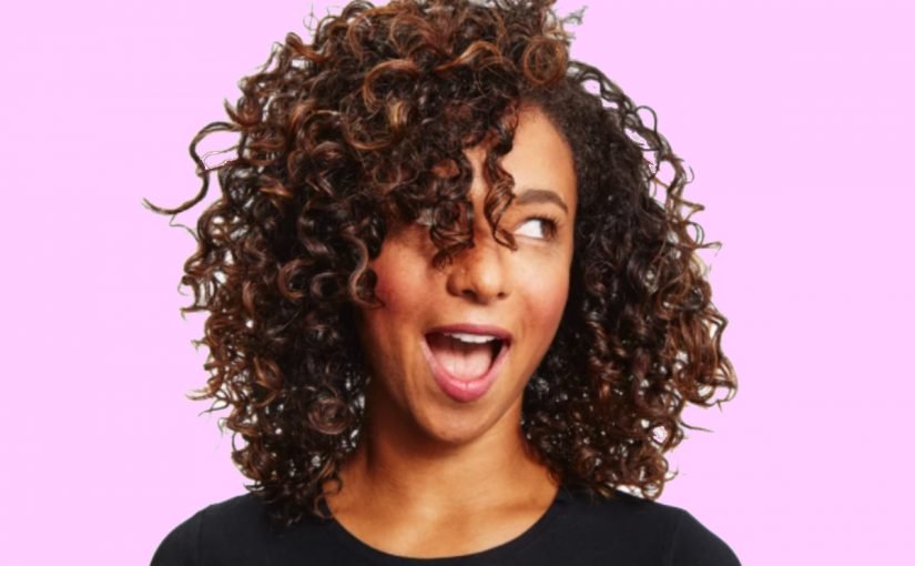 75241754500a43bb7250b80f5aac2179620f2b70f-825x510-2 طريقة تصفيف الشعر المجعد