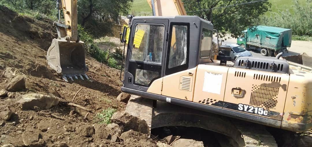 7db3ac95-4f78-420a-aaae-eb64fa0f1b58-1500x9999-c بجاية: حجز جرافتين يقوم أصحابها بتسطيح قطع ترابية بدون رخصة