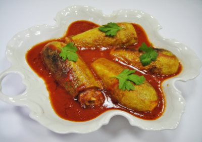 883c1f24aa0dae23e9659594a464f9f8-1 وصفة افطار صحية: كوسا محشي بصلصة الطماطم