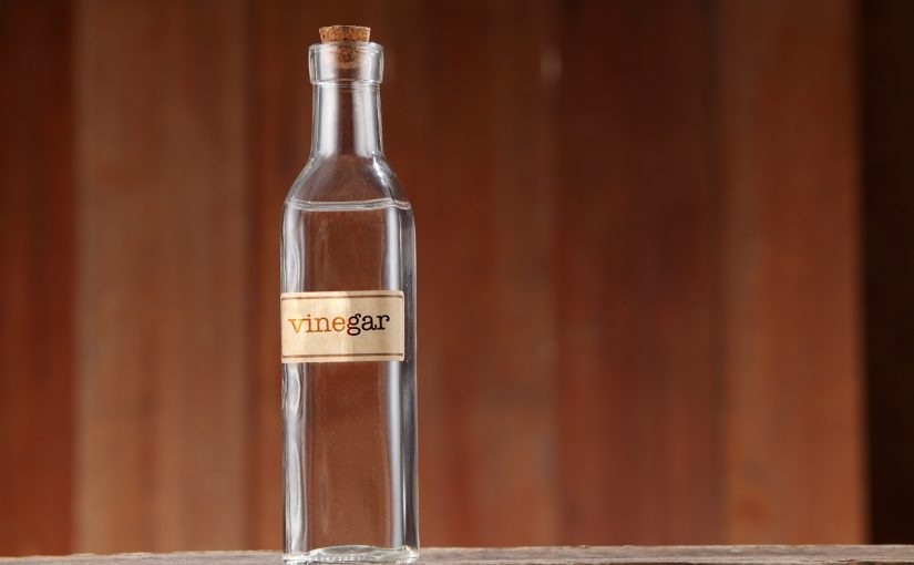 adobestock_131317413-825x510-2 فوائد الخل الابيض للشعر