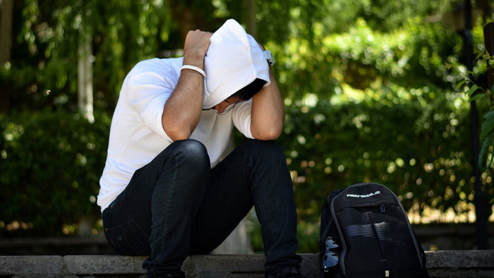 طبابة نت - طرق لمساعدة شخص في حالة قلق