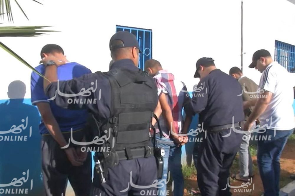 arrestation-police-2-1500x9999-c-3-1500x9999-c-1500x9999-c-2-1500x9999-c الإيقاع بمتورطين في سرقة محلات تجارية خلال حظر التجوال بوهران