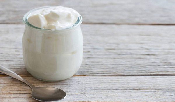 هل الزبادي مفيد للحموضة